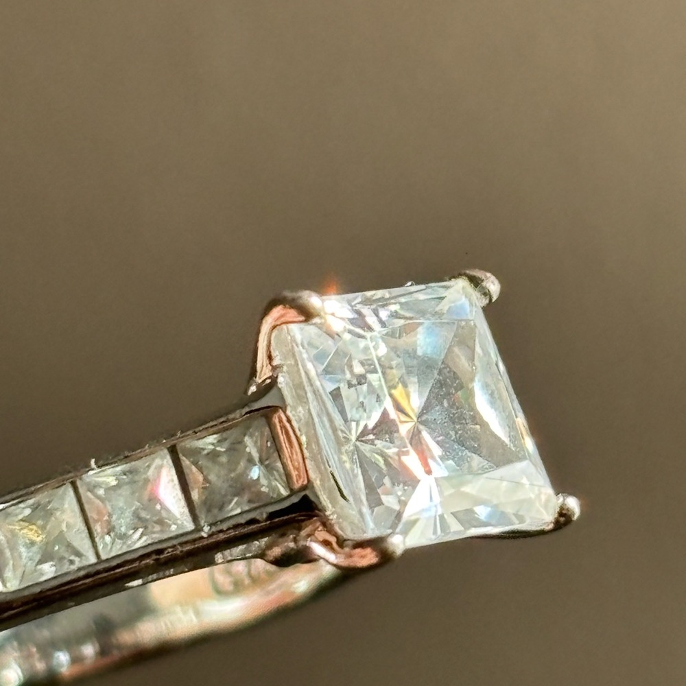 Sterling silver Cubic Zirconia princess cut ring - Picture 12 of 13